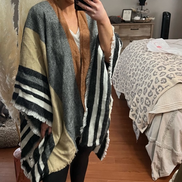 Boutique Poncho, shawl, striped pattern with tan, burnt orange, black, white - Picture 6 of 7